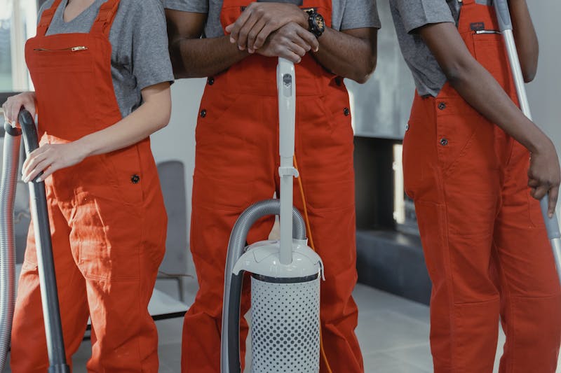 Yakleen professional cleaning team